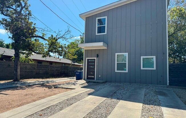 Great, modern 2 bedroom 2.5 bath available in South Austin!