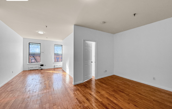 1 bed, 1 bath, $2,600, Unit 4D