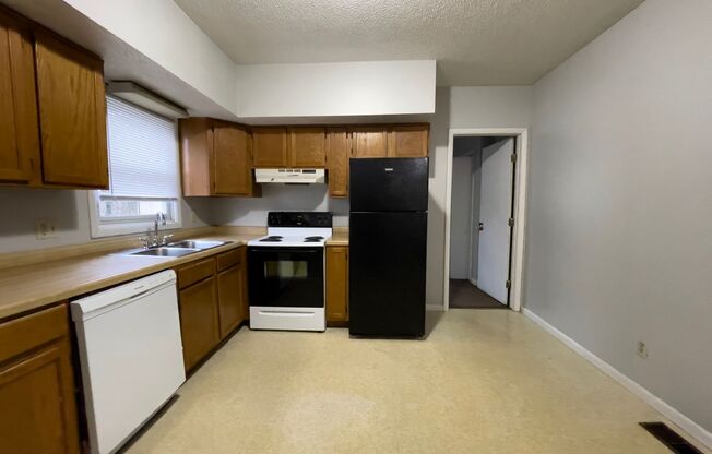 3 beds, 1 bath, 1,012 sqft, $900, Unit 1409