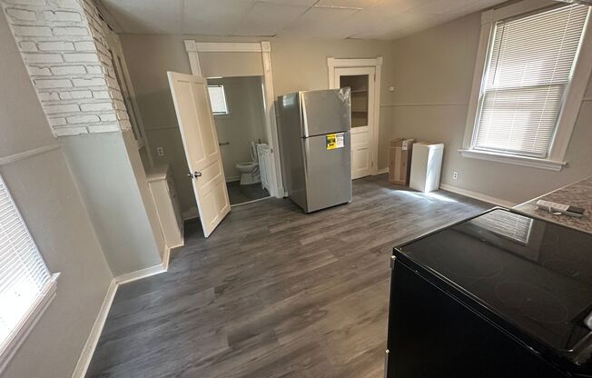 1634 Dewey Ave | 2 Beds, 2 Bath