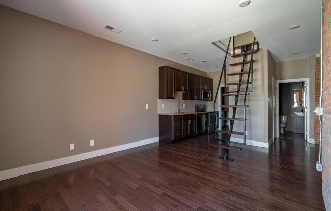 1 bed, 1 bath, $1,500, Unit 205 E. 1st Apt. 201