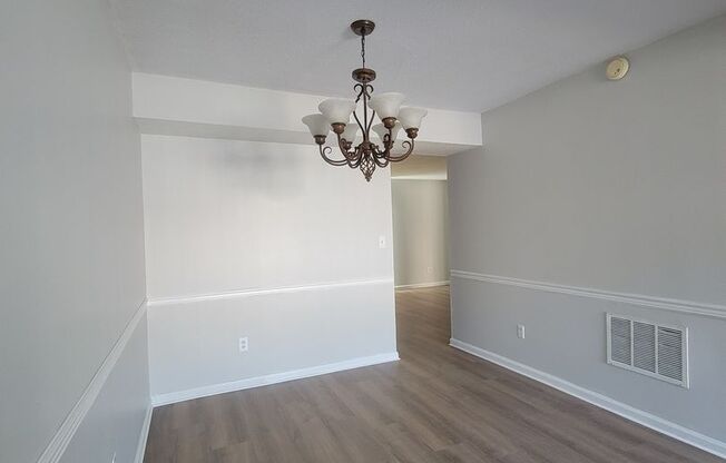 4 bedroom 2.5 bathroom townhouse