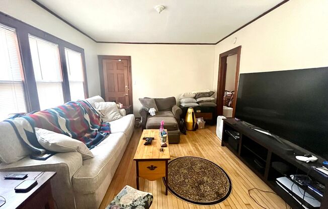 2 beds, 1 bath, $1,045, Unit 605