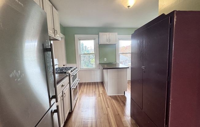 2 beds, 1 bath, 560 sqft, $2,600, Unit 2