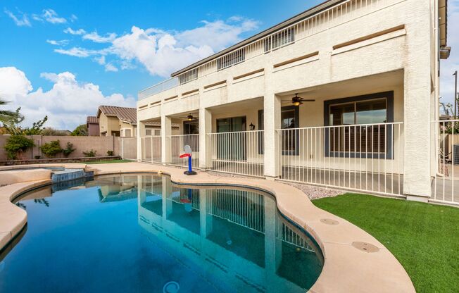 Private pool in highly sought after Goodyear neighborhood!