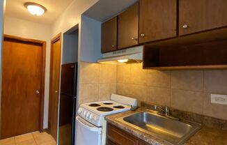 1 bed, 1 bath, $1,000, Unit 17