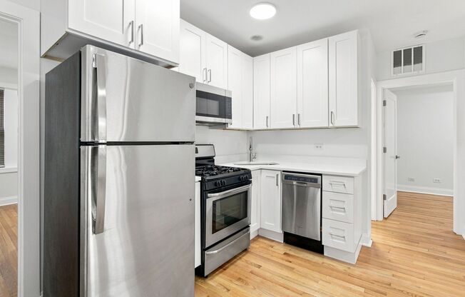 2 beds, 1 bath, $2,070, Unit 3731E-2N