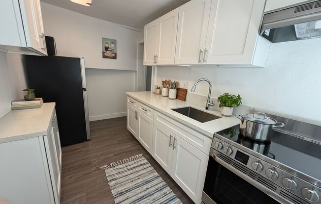 Must-see Updated Vintage-Style Studio at 1245 N Laurel Ave, West Hollywood, CA 90046