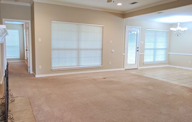 May Move In! 3 Bed 2 Bath In Edelweiss Gartens!