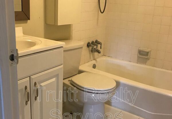 614 Elliott St N.E. #2D