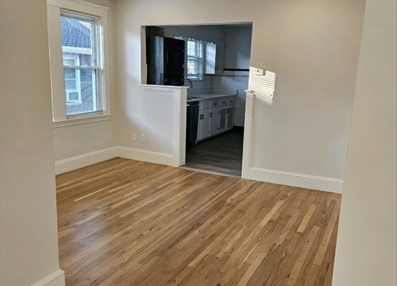 3 beds, 1 bath, 1,400 sqft, $3,250, Unit 2