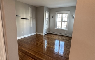 2 beds, 1 bath, $3,100, Unit 1