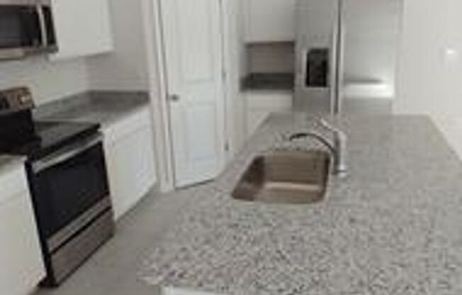 4 Bedroom 2 Bathroom, Community pool