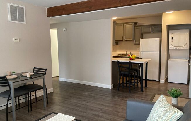 2 beds, 1 bath, 766 sqft, $1,410