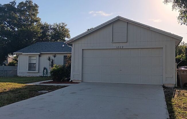 Charming 3 Bedroom 2 Bathroom Single Family Home in Cape Coral