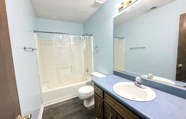 3 beds, 2 baths, $1,250
