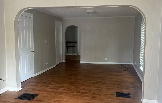 2 Bed 1 Bath - Off Street Parking/Washer Dryer Hook Up!