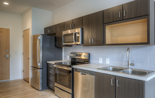 Studio, 1 bath, 708 sqft, $1,700, Unit 209 - Furnished