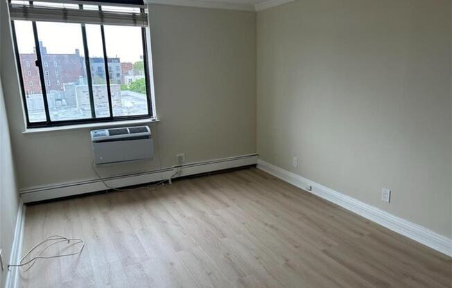 9921 4 AVE