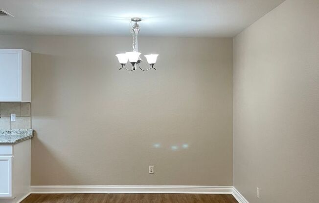 Captivating and Impeccable 3 Bedroom, 2 Bathroom in gated community