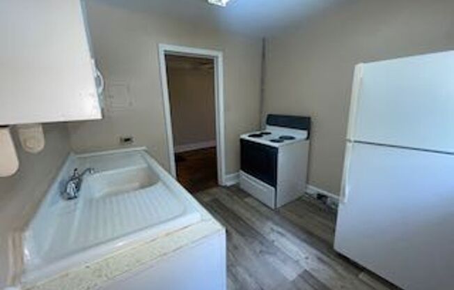 1 bed, 1 bath, $700, Unit Apt. A