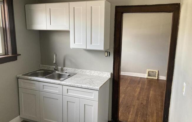 3 beds, 1 bath, 855 sqft, $1,250