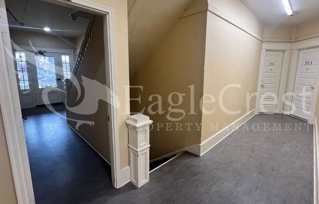 1 bed, 1 bath, 900 sqft, $1,100, Unit 202