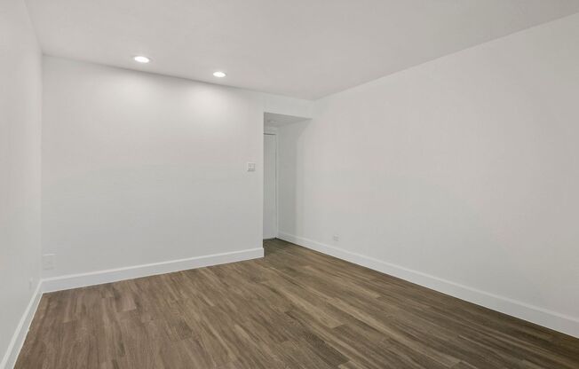 1 bed, 1 bath, 755 sqft, $1,150, Unit 107