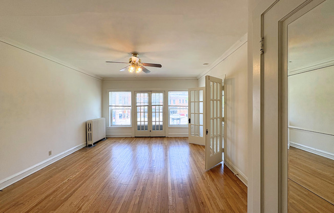 Bright Living Room & French Doors - 206