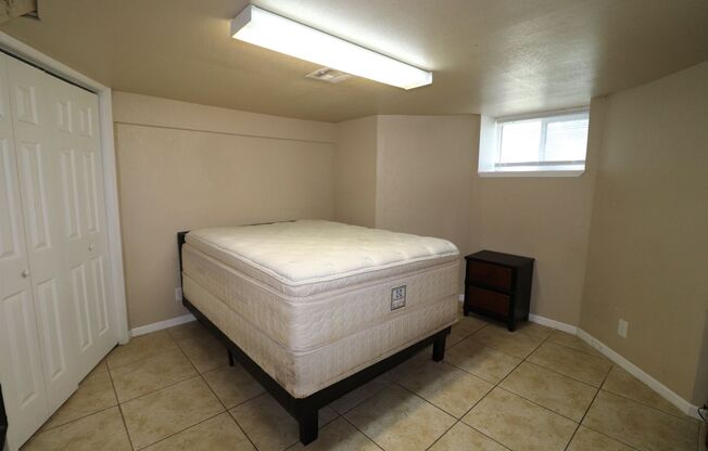 2 beds, 1 bath, $600, Unit 1