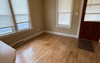 2 beds, 1 bath, $950, Unit 201