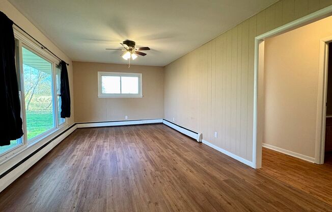 Charming 2-Bedroom Country Home with Garage Near Eau Claire