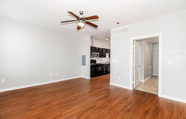 Studio, 1 bath, 493 sqft, $1,050