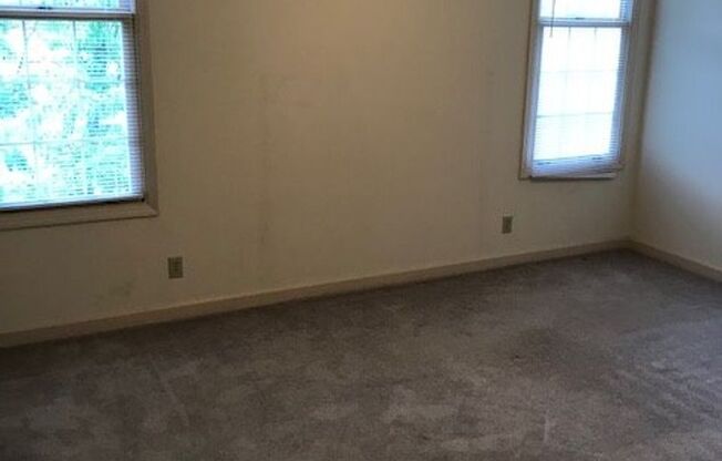 2 beds, 2 baths, 1,600 sqft, $940