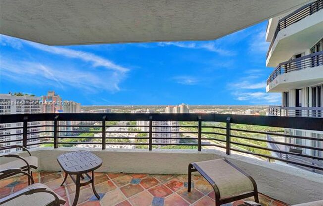 2 beds, 2 baths, $3,500, Unit # 3302
