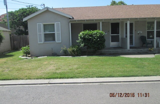 Escalon cute 2 bedroom duplex w/garage