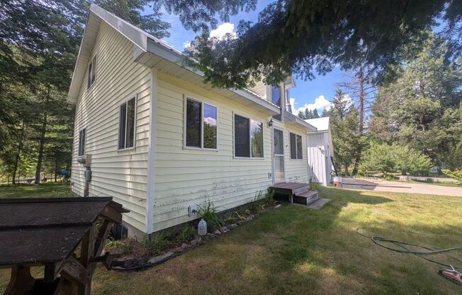 3 Bedroom, 1 bathroom Home on Secondary Bead Lake Lot