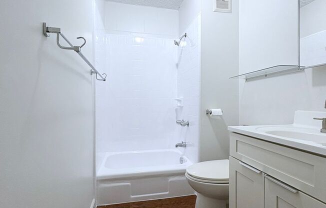 2 beds, 1 bath, $1,945, Unit 3E