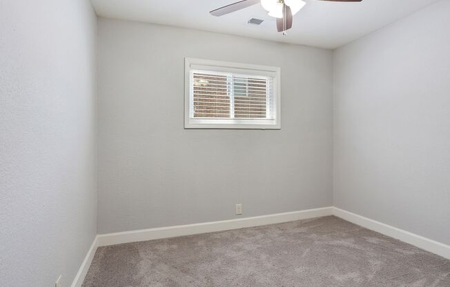 2 beds, 1 bath, 825 sqft, $1,015, Unit 3902 #01