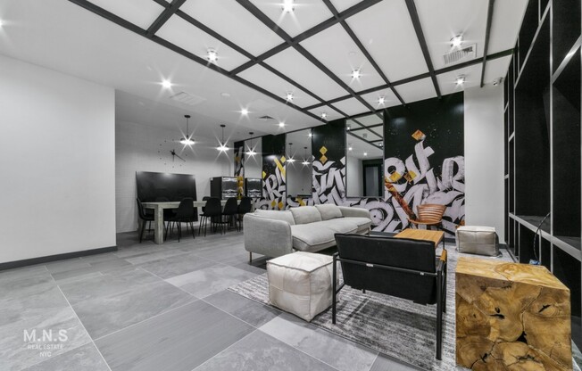 2 beds, 1 bath, $2,724, Unit J4