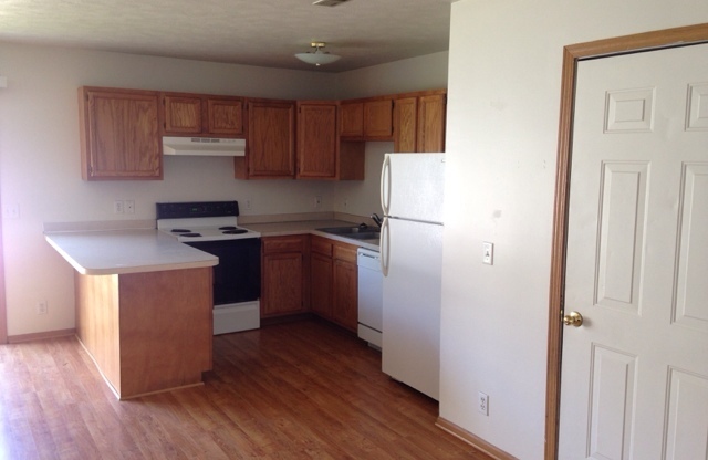 3 beds, 2 baths, 1,150 sqft, $1,500, Unit 556