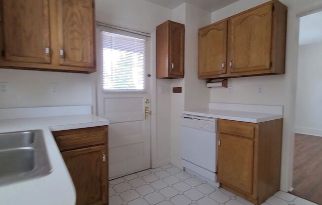 3 beds, 1.5 baths, 1 sqft, $1,595, Unit PRI - 55