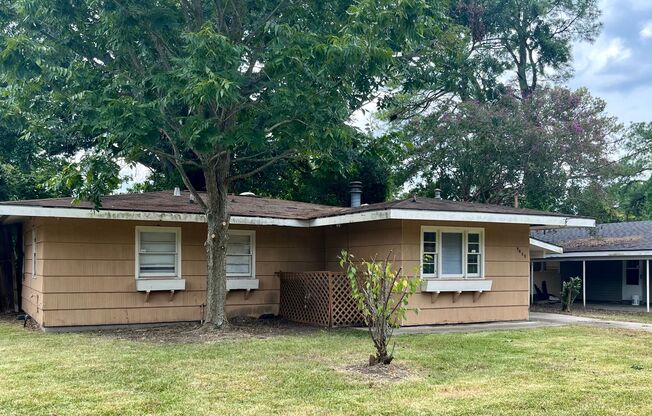 2 BR/1 BATH very close to LSU!