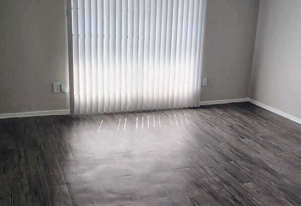 2 beds, 1 bath, 849 sqft, $1,300, Unit 2-246