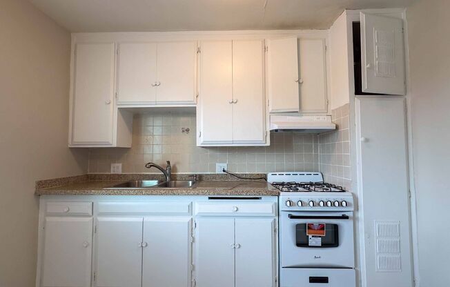 2 beds, 1 bath, $1,799, Unit 20