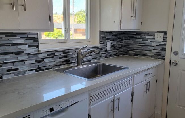 7305-7307 47th Ave SW
