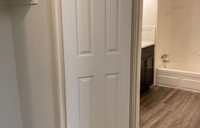 2 beds, 1 bath, 764 sqft, $1,399, Unit 1301-06