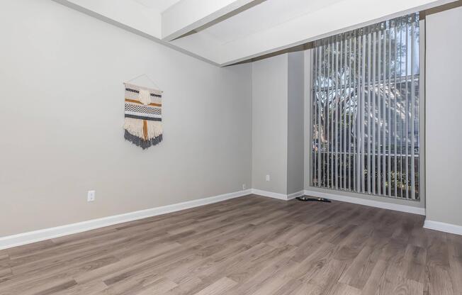 1 bed, 1 bath, 725 sqft, $949