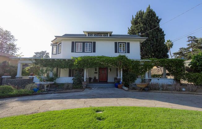 Welcome to the Flora Villa – A Charming Retreat in Historic Altadena