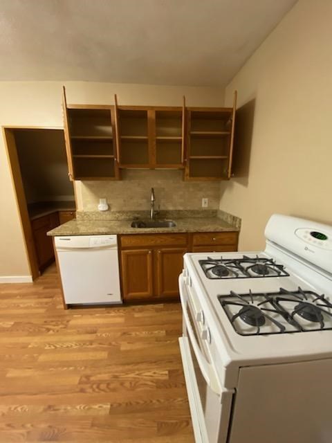 2 beds, 1 bath, 1,600 sqft, $2,100, Unit 3